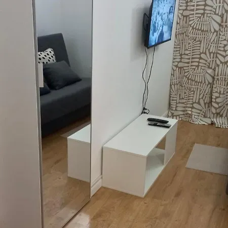 & Miavik אכסניה